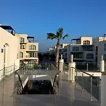 Daire Aphrodite Beachfront Penthouse Gaziveren