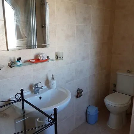 Aphrodite Beachfront Penthouse Ghaziveran