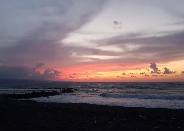 Aphrodite Beachfront Penthouse Ghaziveran