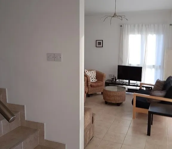 Aphrodite Beachfront Penthouse Ghaziveran